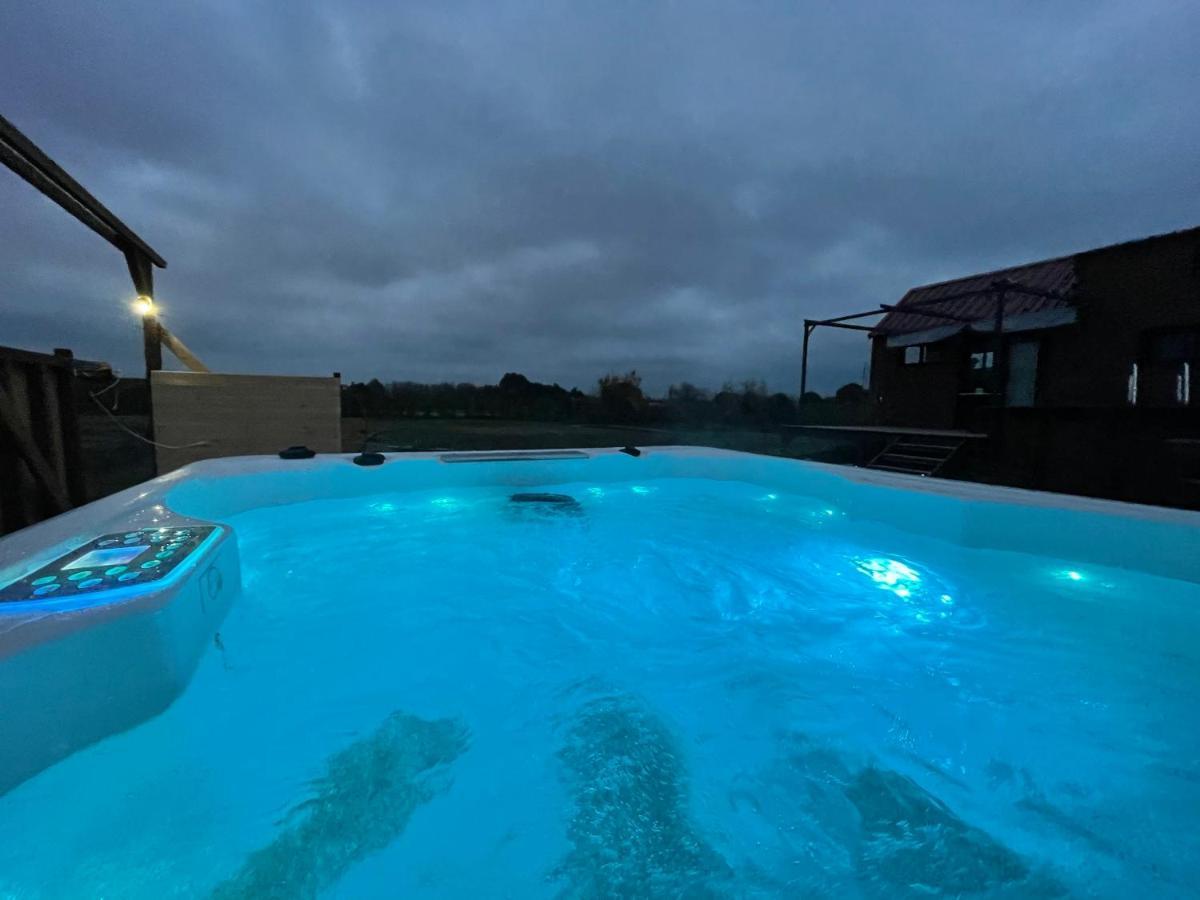 Myinsolite - Tiny-House, Jacuzzi, Brasero, Piscine Aigues-Mortes Exterior photo